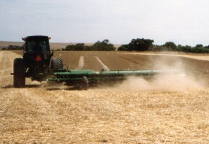 92 mar 2020 Loxton 5.4m (18') Stubble mulching SA (2)