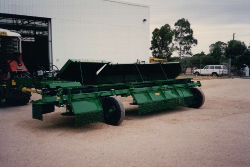 Loxton Model 6 5.4m (18') With extra guards and chain for Airfield